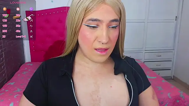 roxxy pink  online show from August 5, 2026, 1:21 am