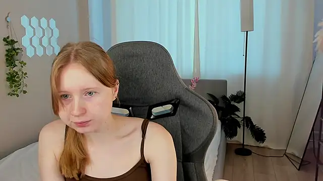 Snapshot of LiliTiny chatting on August 3, 2026, 3:25 am LiliTiny online show from August 3, 2026, 3:25 am