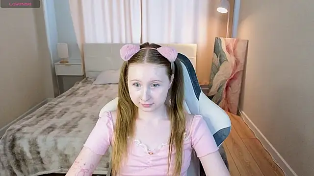 Snapshot of LiliTiny chatting on June 25, 2026, 5:12 am LiliTiny online show from June 25, 2026, 5:12 am