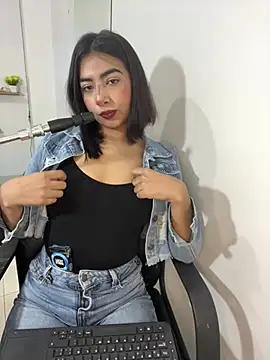 cherry skinnyy  online show from August 4, 2026, 3:00 am