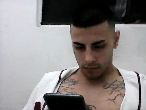 Snapshot of Aronfox23 chatting on August 1, 2026, 5:49 am Aronfox23 online show from August 1, 2026, 5:49 am