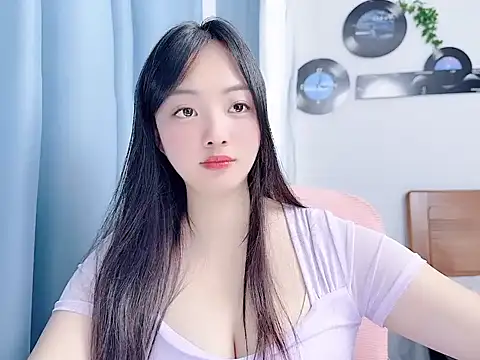 Winnie666999 online show from June 25, 2026, 5:12 am