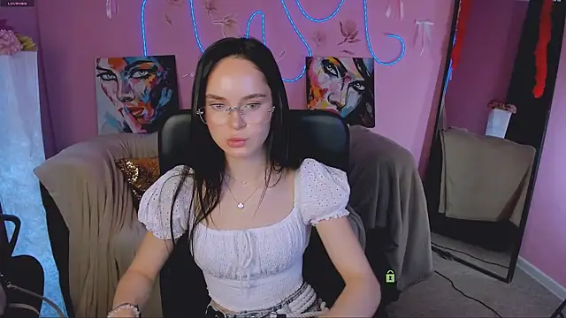 vanesa lux online show from July 5, 2026, 9:05 am