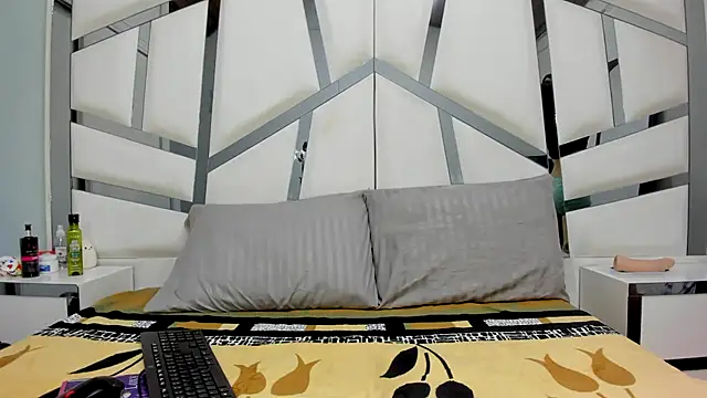 Violett Bliss online show from July 15, 2026, 3:46 am