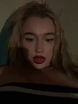 Snapshot of lyalyalii chatting on July 8, 2026, 7:14 pm lyalyalii online show from July 8, 2026, 7:14 pm