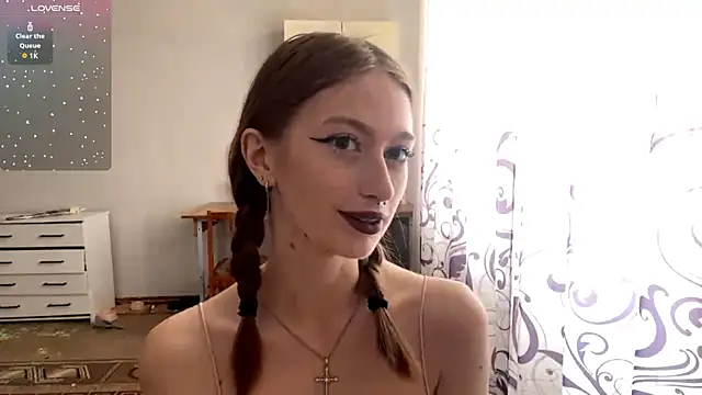 NicoleLouis online show from June 22, 2026, 9:06 am