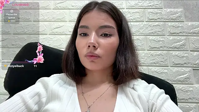 HolliMalory online show from July 3, 2026, 9:10 pm