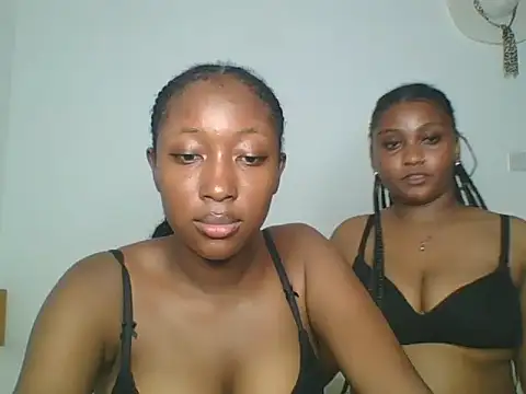 Snapshot of thickminah chatting on June 22, 2026, 4:48 pm thickminah online show from June 22, 2026, 4:48 pm