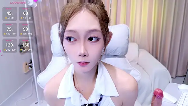 YangYang-0805 online show from June 24, 2026, 5:06 am