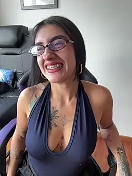 JennaNovva online show from July 28, 2026, 4:05 pm