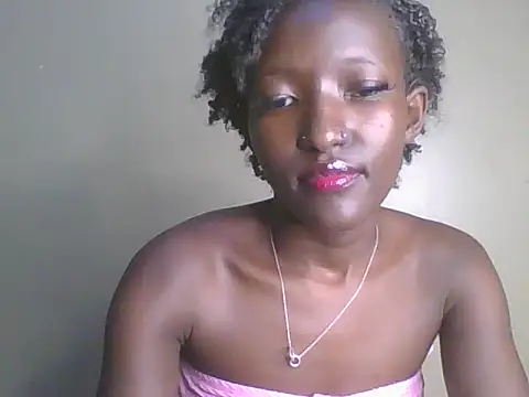 Snapshot of Keilay chatting on July 4, 2026, 7:37 am Keilay online show from July 4, 2026, 7:37 am