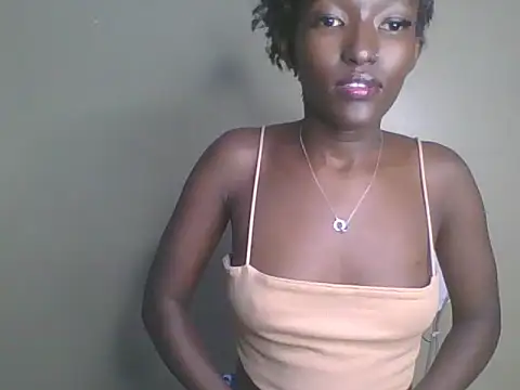 Snapshot of Keilay chatting on July 5, 2026, 8:15 pm Keilay online show from July 5, 2026, 8:15 pm