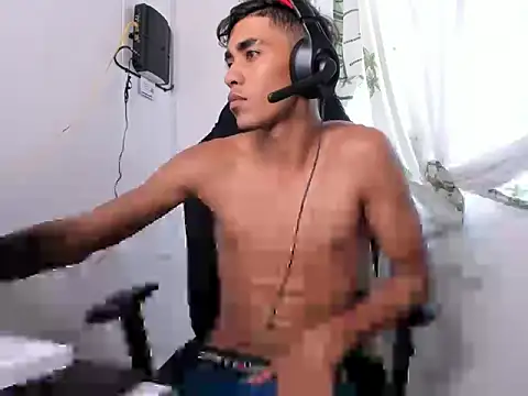 Snapshot of alien_bigck chatting on June 27, 2026, 1:50 pm alien bigck online show from June 27, 2026, 1:50 pm