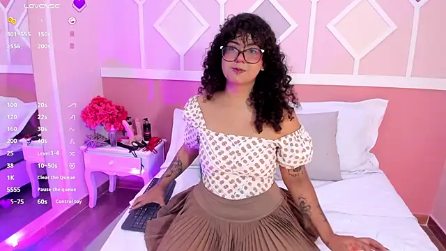 Snapshot of __Izumii__ chatting on July 1, 2026, 2:50 pm Izumii online show from July 1, 2026, 2:50 pm