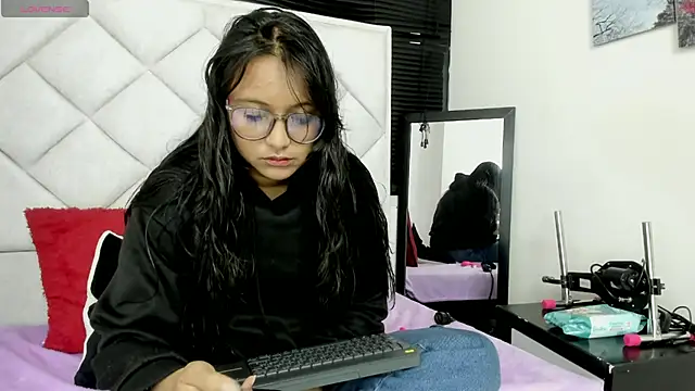 Snapshot of azul_moonn chatting on August 5, 2026, 4:28 am azul moonn online show from August 5, 2026, 4:28 am