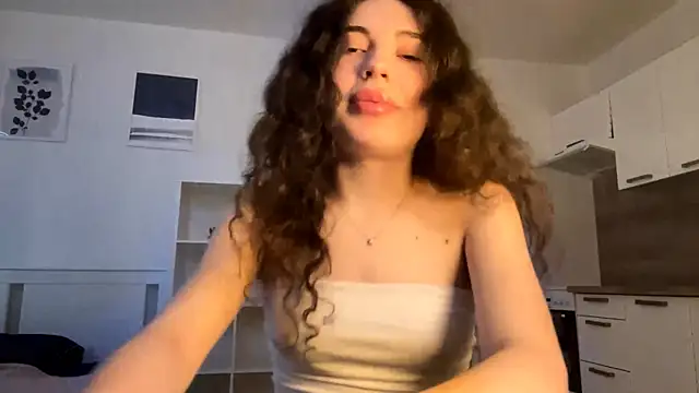 Snapshot of runawyin chatting on August 8, 2026, 5:09 pm runawyin online show from August 8, 2026, 5:09 pm