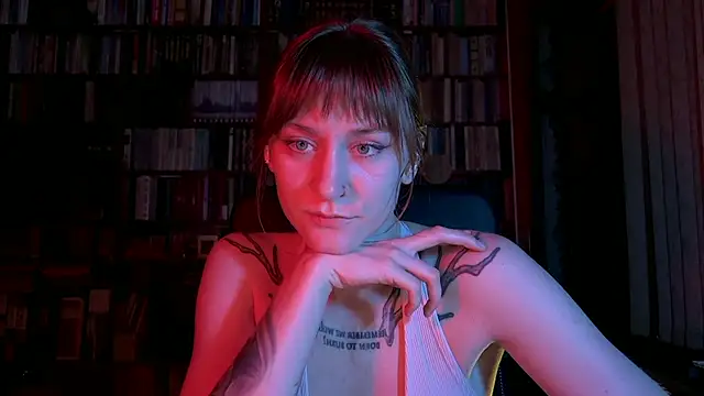 Snapshot of Retro_Marie chatting on June 23, 2026, 9:35 pm Retro Marie online show from June 23, 2026, 9:35 pm