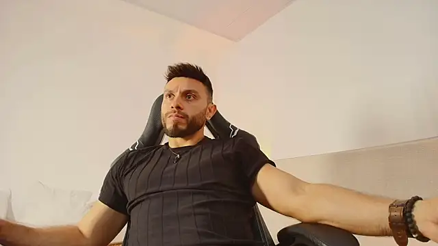 Mateo Vega  online show from June 24, 2026, 4:00 am