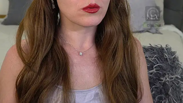 Snapshot of leverageurassets chatting on October 28, 2025, 12:04 pm leverageurassets online show from October 28, 2025, 12:04 pm