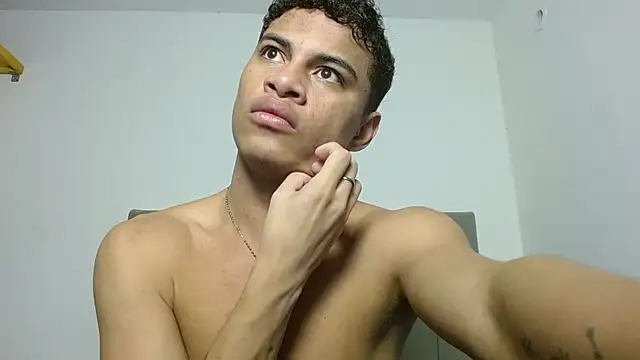 Snapshot of Jose_And_Daniel chatting on August 7, 2026, 1:44 am Jose And Daniel online show from August 7, 2026, 1:44 am
