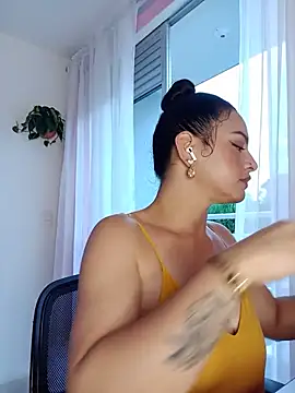Snapshot of WandaArias chatting on July 3, 2026, 11:00 pm WandaArias online show from July 3, 2026, 11:00 pm