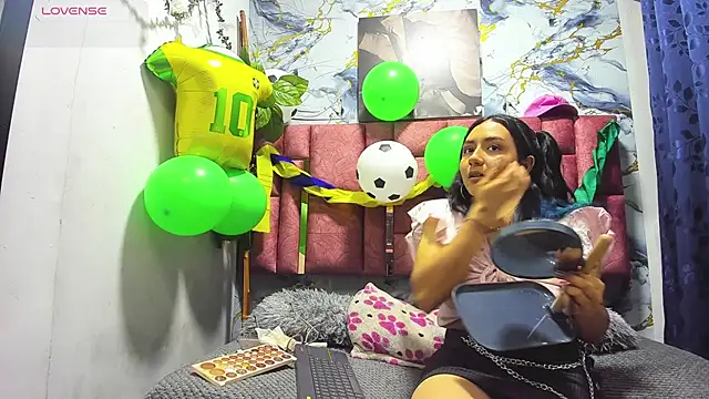 Nezukoks online show from June 26, 2026, 3:34 am