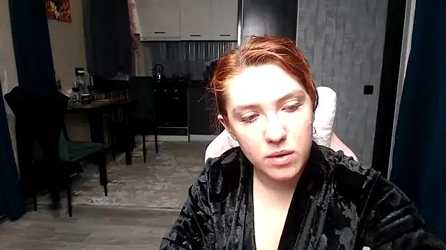 Reginasmilee online show from April 7, 2026, 2:35 am