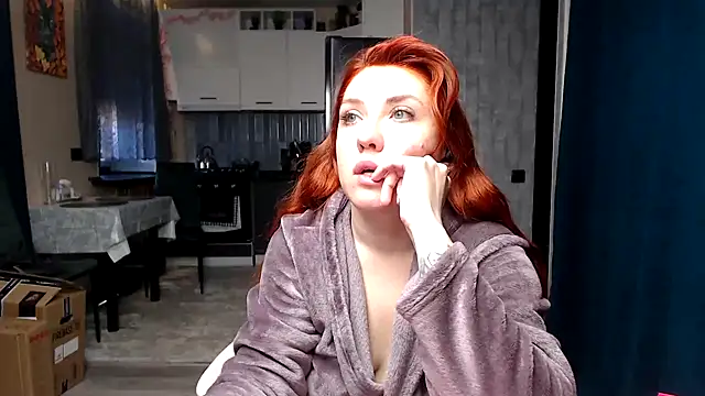 Reginasmilee online show from May 4, 2026, 3:21 am