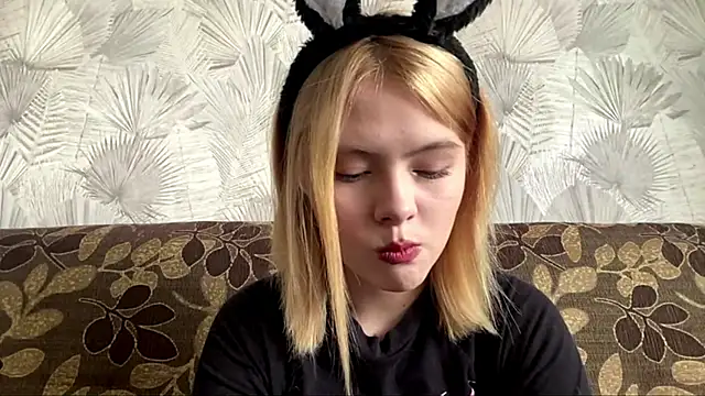 Snapshot of Jeneienal_1 chatting on June 24, 2026, 2:15 pm Jeneienal 1 online show from June 24, 2026, 2:15 pm
