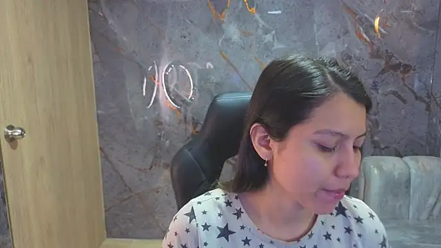 sophie rose cn online show from July 2, 2026, 1:39 pm