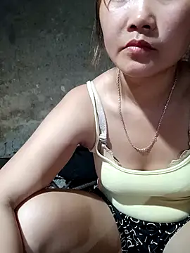 Snapshot of Emma-18h chatting on July 20, 2026, 12:40 pm Emma-18h online show from July 20, 2026, 12:40 pm