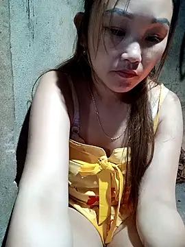 Snapshot of Emma-18h chatting on August 4, 2026, 11:59 am Emma-18h online show from August 4, 2026, 11:59 am