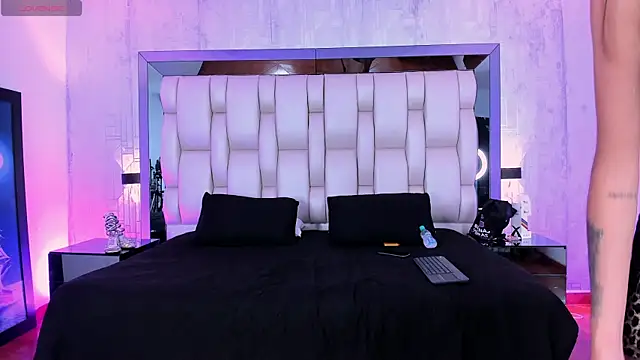 Lilithstarlight online show from June 26, 2026, 4:07 am