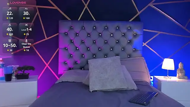 Katherinee Scott online show from August 5, 2026, 8:47 pm