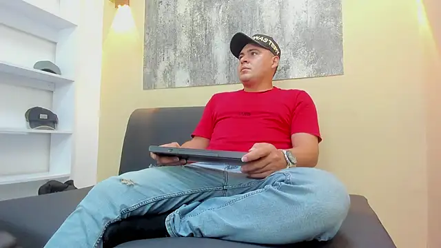THEO WOOD3 online show from June 30, 2026, 8:31 pm