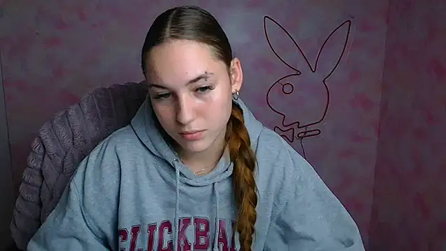 Snapshot of Holly_Mooon_ chatting on July 7, 2026, 6:47 am Holly Mooon online show from July 7, 2026, 6:47 am