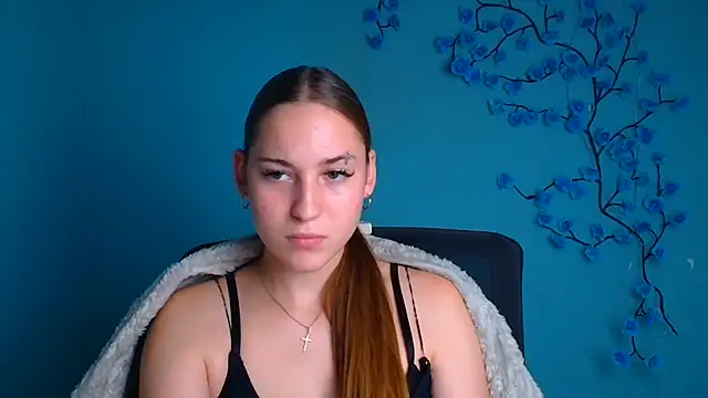 Snapshot of Holly_Mooon_ chatting on July 6, 2026, 3:03 pm Holly Mooon online show from July 6, 2026, 3:03 pm