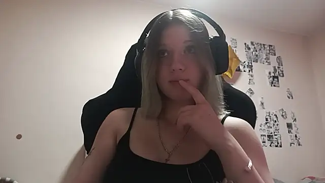 ViolettaCatechini online show from June 26, 2026, 9:48 am