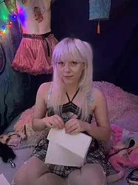 LilyMintyx online show from July 6, 2026, 10:12 pm