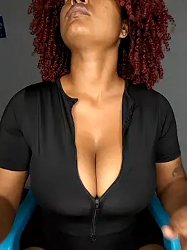 Leana25 online show from July 7, 2026, 4:10 pm