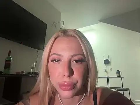 Snapshot of MargotRubi chatting on June 28, 2026, 6:41 am MargotRubi online show from June 28, 2026, 6:41 am