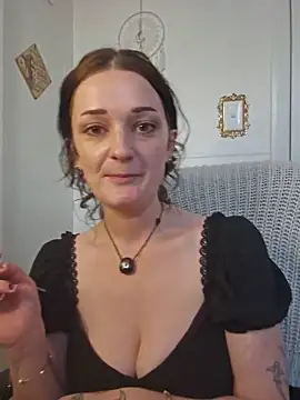 bloom-violetmoon online show from June 30, 2026, 4:45 am