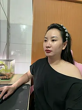 Snapshot of QuynhAnh68 chatting on July 4, 2026, 2:43 pm QuynhAnh68 online show from July 4, 2026, 2:43 pm