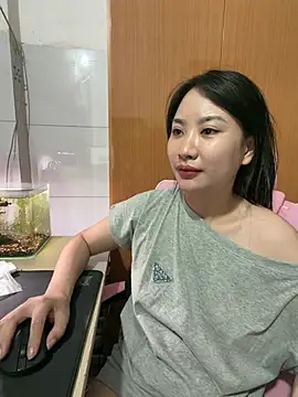 Snapshot of QuynhAnh68 chatting on July 11, 2026, 5:52 am QuynhAnh68 online show from July 11, 2026, 5:52 am
