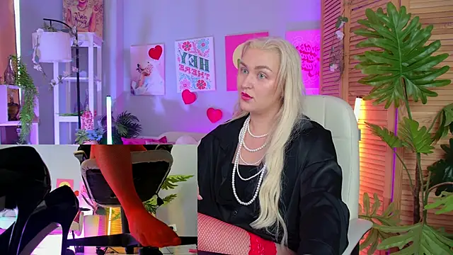 AmelieRowan online show from July 15, 2026, 2:02 pm