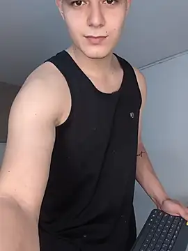 Snapshot of MaxCruz_ chatting on July 6, 2026, 8:44 pm MaxCruz online show from July 6, 2026, 8:44 pm