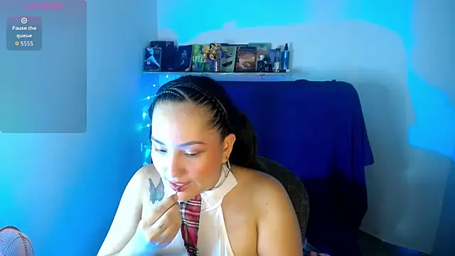 ivannavega69 online show from July 6, 2026, 10:01 pm