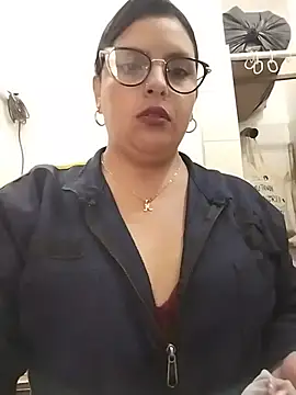YINNA  24 online show from July 14, 2026, 1:28 pm