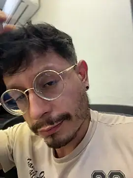 Snapshot of andrewlopezz chatting on July 7, 2026, 8:34 pm andrewlopezz online show from July 7, 2026, 8:34 pm