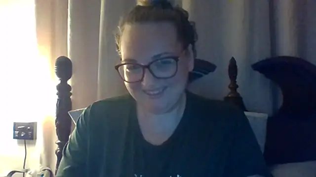 Snapshot of LivYourFantasy chatting on July 4, 2026, 7:48 am LivYourFantasy online show from July 4, 2026, 7:48 am